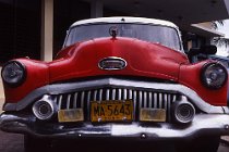 16 (◙) Old cars of sixties are tipical in Cuba