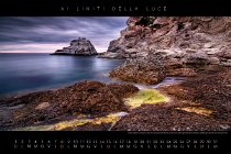 07_Luglio Il cielo coperto si comporta come un enorme pannello diffusore per la luce in questa giornata estiva, esaltando i dettagli ed i colori di Cala Cecata a Ponza